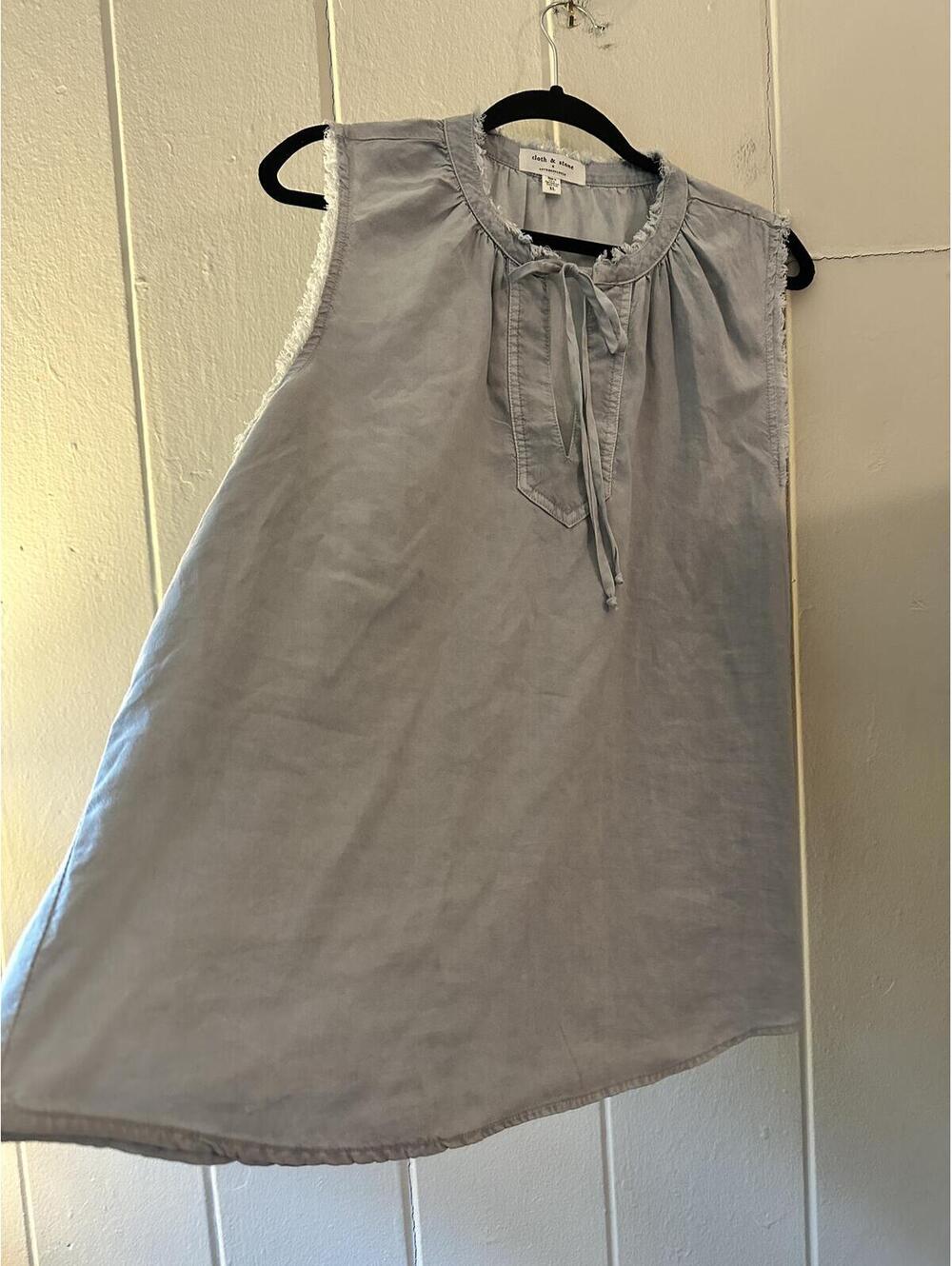 Cloth & Stone x Anthropologie Chambray Sleeveless Blouse Fringe detail Size XL - Picture 3 of 9